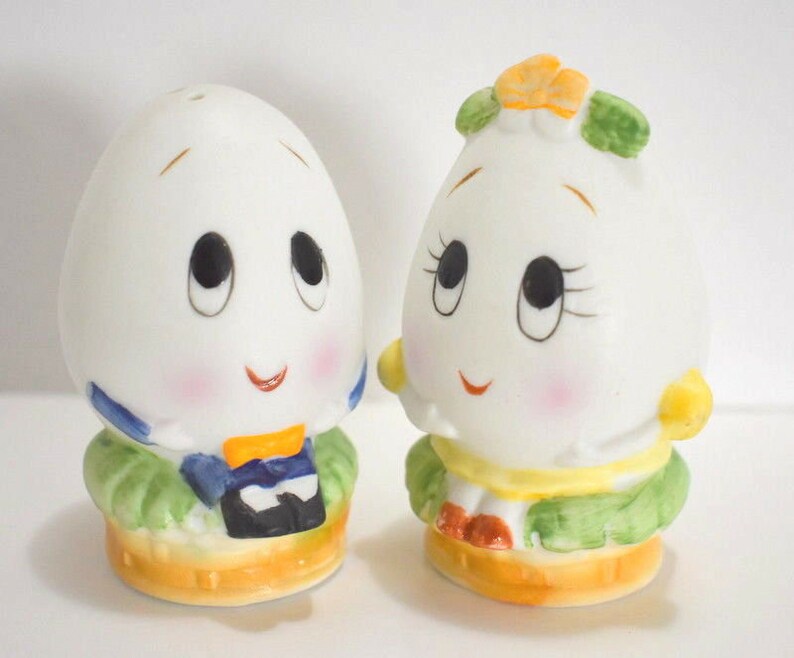 Lefton Anthropomorphic Figurines Eggs Salt Pepper Shaker Girl Boy