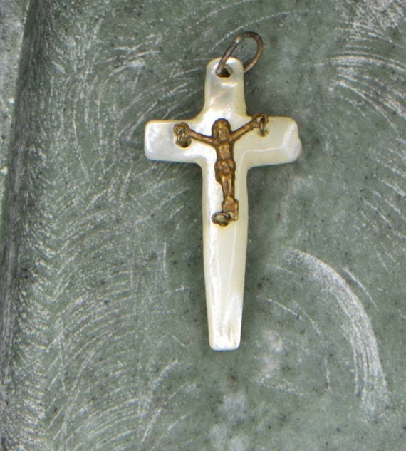 Vintage Pendant Crucifix Cross Mother of Pearl Me… - image 3