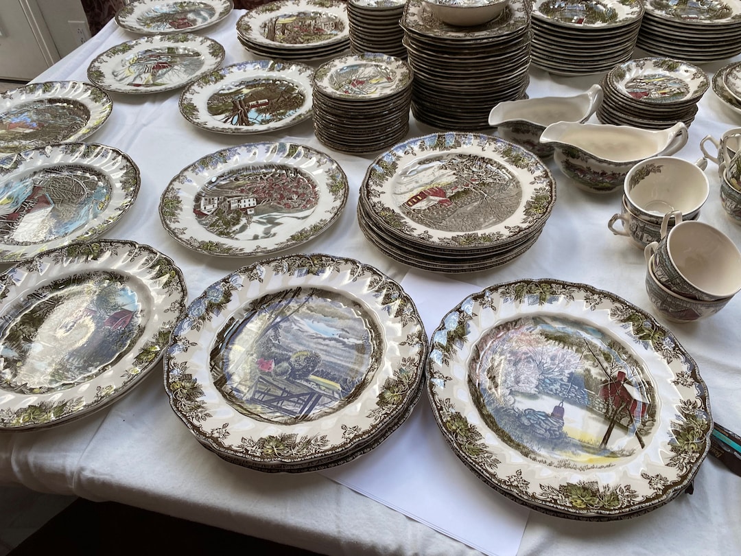 VTG Buffet / Dinner Plates, the Friendly Village Johnson Brothers Transferware Made in England