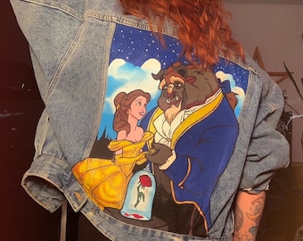La Bella e la Bestia giacca di jeans stile vintage oversize dipinta a mano