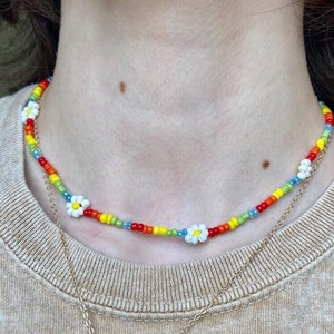 Rainbow Daisy Chain, Beaded Indie Daisy Chain, Stackable Hippie Daisy Choker, Y2K Rainbow Flower Necklace, Boho Daisy Seed Bead Choker