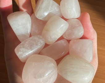 Rozenkwarts trommelstenen, rozenkwartskristallen, helende kristallen en steen, hartchakrakristal, supergladde getrommelde rozenkwarts