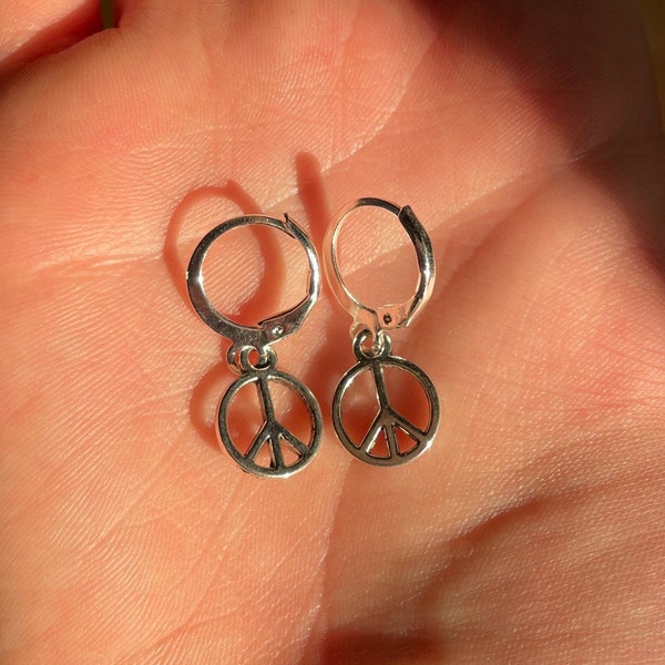 Mini Silver Peace Sign Earrings, Peace Sign Huggie Hoops, Hypoallergenic Dainty Peace Earrings, Hippie Earrings, Earthy Plant Mom Jewelry