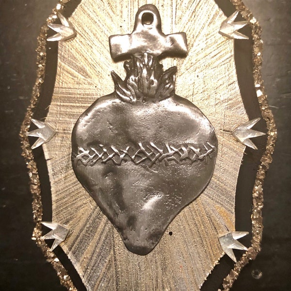 Traditional Sacred Heart Milagro (Sacred Heart Series)