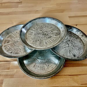 Vintage Mrs. Smith’s Pie Pans Set of Four Pie Pans 9.5” Retro Baking Kitchen Collectible Mello Rich Pie Pan