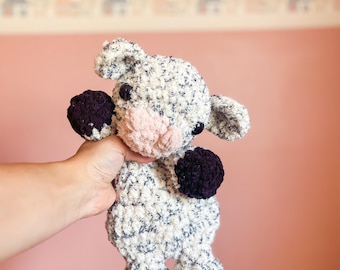 Mini Cow Snuggler / Coperta all'uncinetto fatta a mano, peluche a forma di fattoria per bambini, peluche a forma di mucca, Charlie il vitello