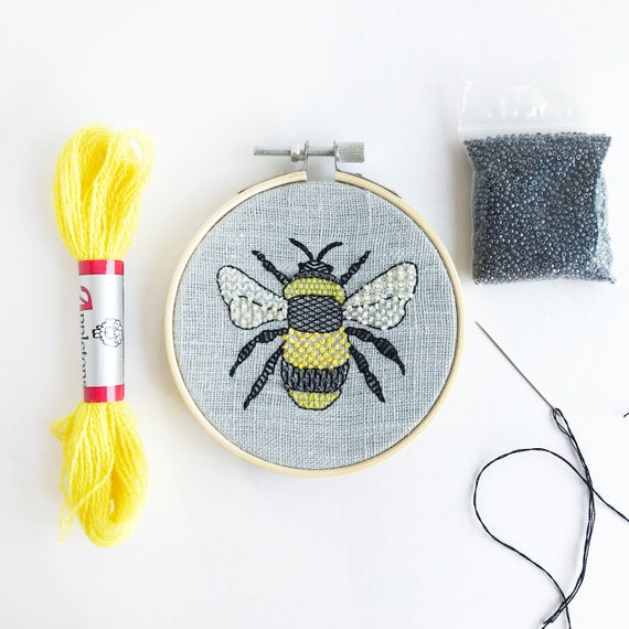 Bumble Bee Embroidery Kit, Animal Needlecraft Kit, Modern Embroidery Pattern, Hoop Art Embroidery DIY, Hand Sewing Kit, Home Craft Project