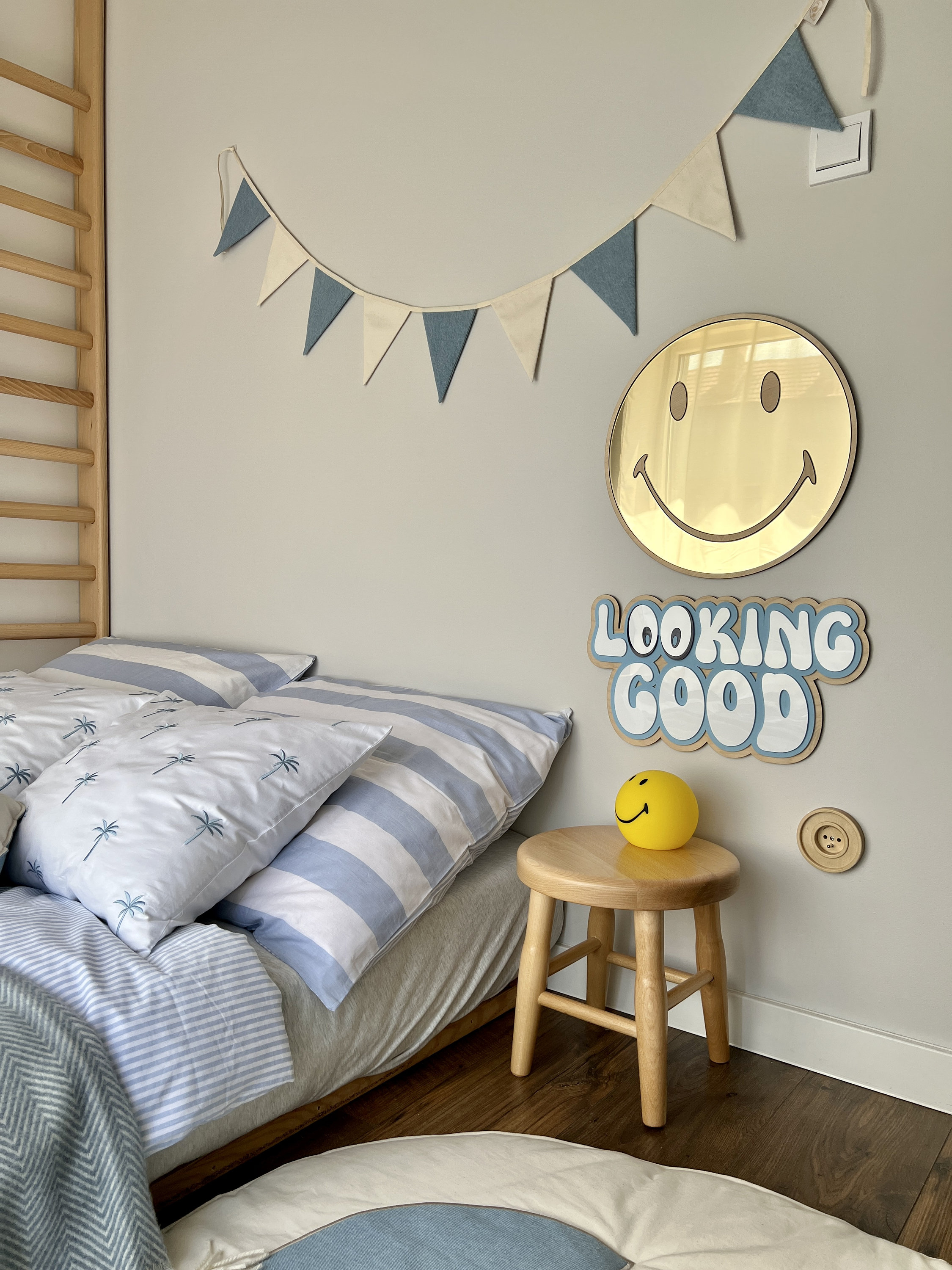 Specchio Emoji per la cameretta dei bambini - GOLD Specchio di sicurezza in acrilico e legno adatto ai bambini, specchio infrangibile per bambini piccoli con sorriso, regalo perfetto per la cameretta dei bambini