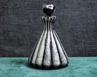Parfumflesje van Muranoglas: zwart-wit glas, Italiaanse vintage jaren 1970