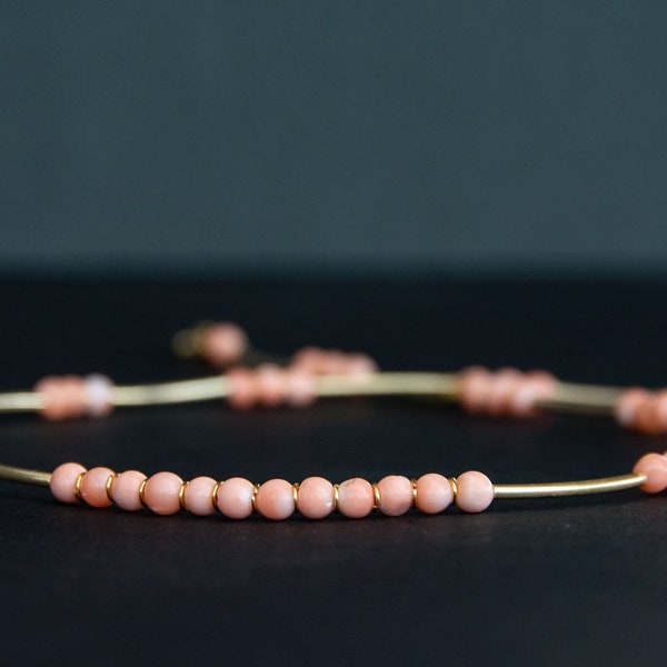 Pink Coral & Gilded Silver Necklace. Short necklace made of natural Pacific pink corals and gilded silver arcs. Lightweight pink necklace