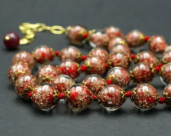 Rot-Goldene Murano Glas Halskette • Vintage, Italien 1990er Jahre. Aventurin Glasperlen, venezianische Glasperle, Edelstein Imitat, sehr schöne Farbe, goldfarbenes Verlängerungskettchen