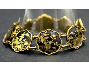 Pulsera antigua japonesa de latón dorado: pagodas, flores y pájaros.