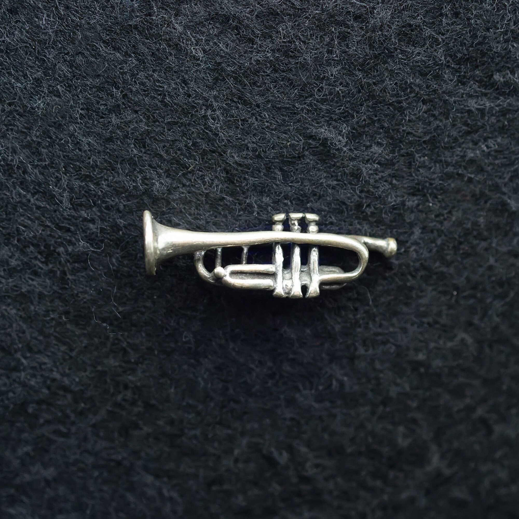 Broche Ancienne Trompette En Plaqué Argent - Style Art Nouveau - Occasion Très Bon état