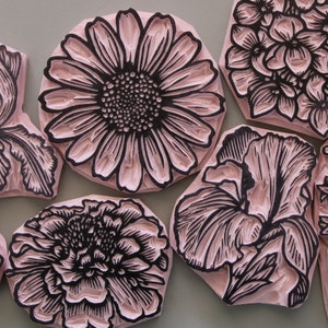 Assortiment de tampons de fleurs (grands) sculptés à la main, non montés