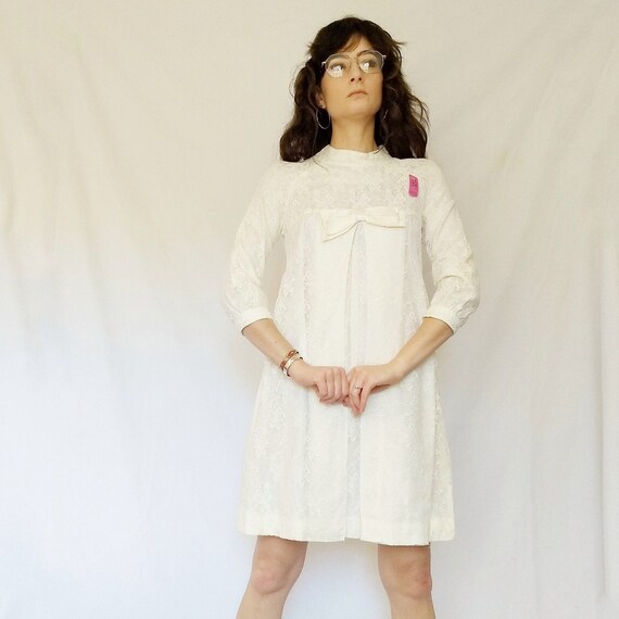 Vintage 1960s babydoll lace mini dress