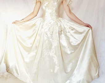 Vintage 1940s satin wedding dress