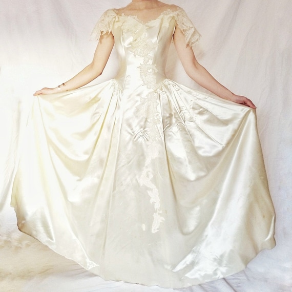 Vintage 1940s satin wedding dress