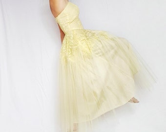 Vintage 1950s pastel yellow cupcake tulle formal dress