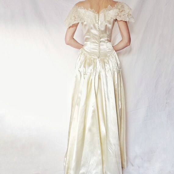 Vintage 1940s satin wedding dress - image 4