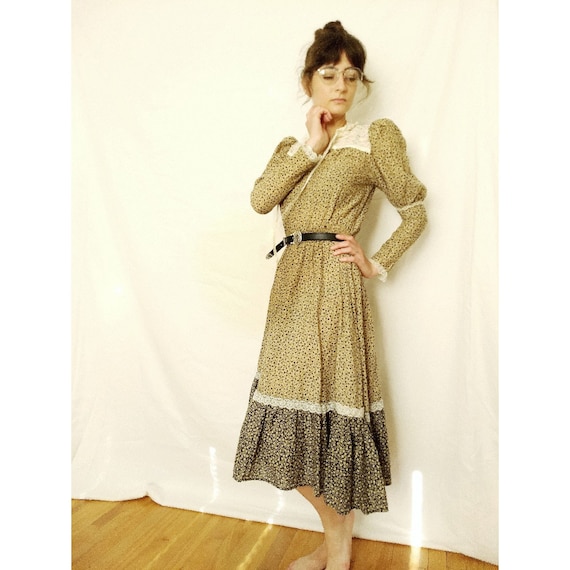 Vintage 1970s calico cotton prairie dress