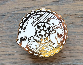 Distelfink Hex Zeichen, Gold Hard Enamel Pin, erhältlich mit Standard- oder Locking Pin Rückseite