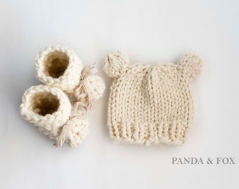 Hand made Newborn baby knit Cream bear beanie and booties set. Gender neutral. Photography Prop. Baby shower. Coming home outfit. Crochet.