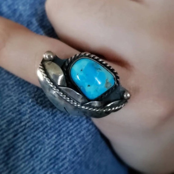 Vibrant Blue Turquoise Vintage Native American Navajo Sterling Silver Leaf Ring Old Vibrant Blue Turquoise Vintage Native American Navajo Sterling Silver Leaf Ring Old
