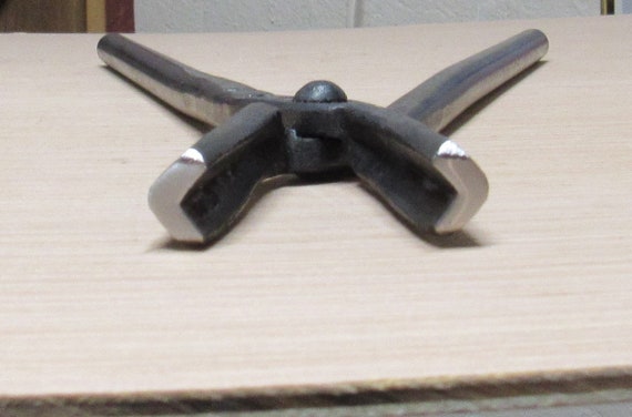 Blacksmith Tongs, Medium for 5/16 to 1/2 Stock, Bolt Tongs, V Bit