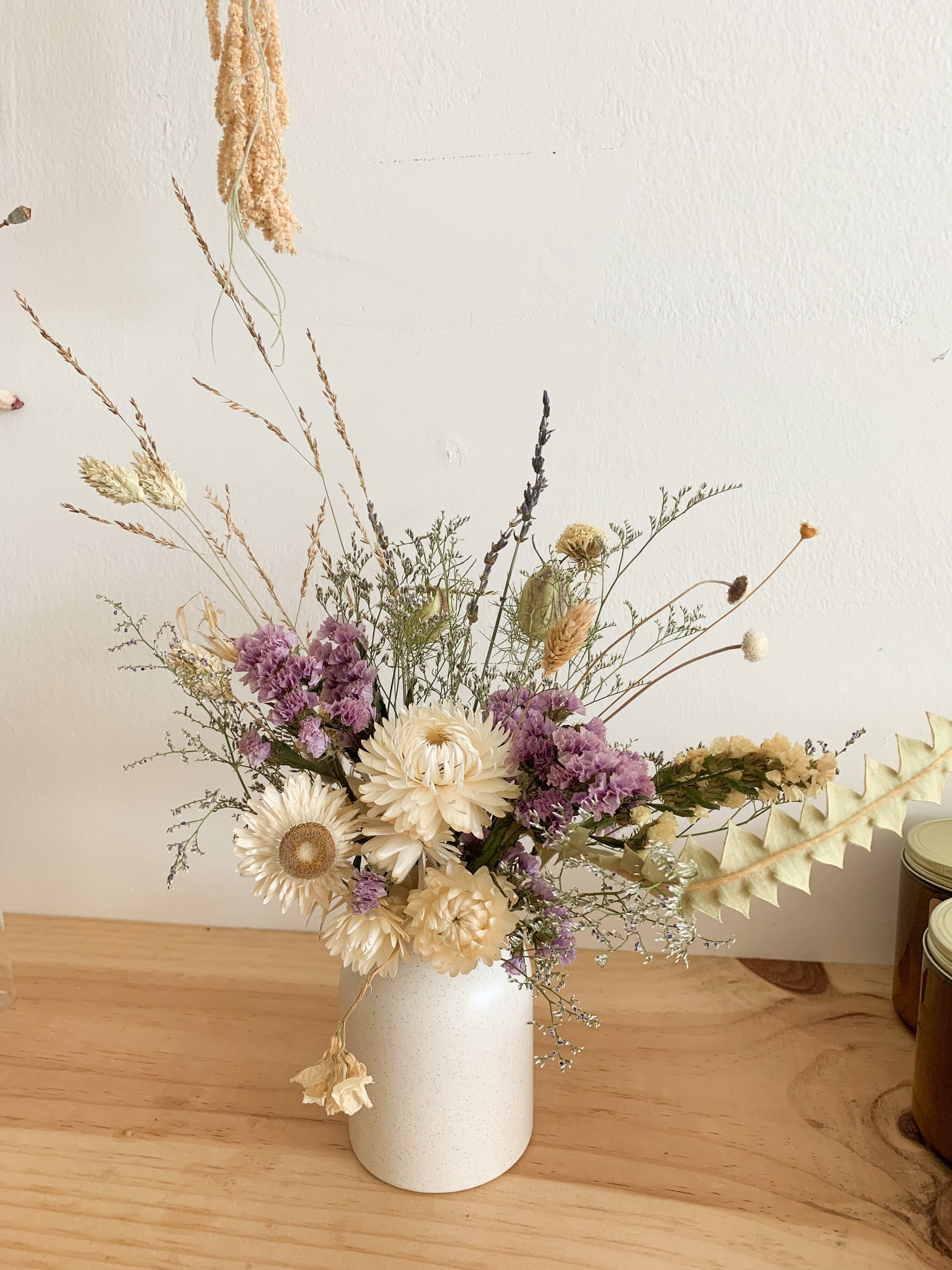 White Vase with Lavander on Mirror and Stoun Wall Background. Colorful  Summer Bouquet of Purple Lavender and Dried Flowers Stock Photo - Image of  decor, board: 265439790