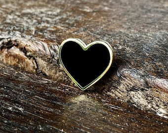 Black heart hard enamel pin badge Black edition, give it to someone you love...