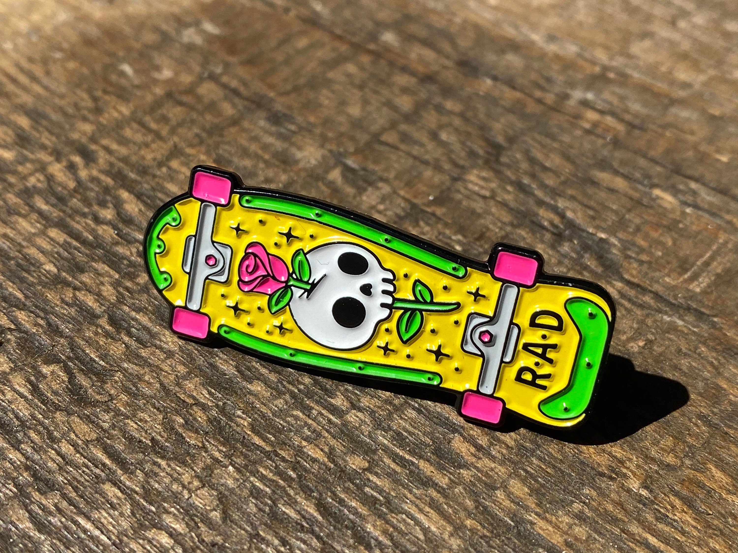 Skull skateboard pin pin versión de neón amarillo para que Etsy