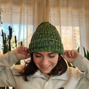 Gerippte Gestrickte Mütze in Grün
