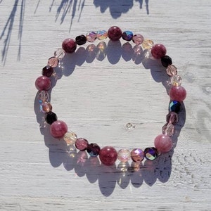 Dark purple beaded stretch bracelet