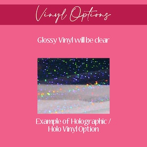 以下が含まれることがあります： ビニールオプションを示す画像。上部には「Vinyl Options」という文字が表示されています。その下には「Glossy Vinyl will be clear」と書かれています。下部には「Example of Holographic / Holo Vinyl Option」と書かれています。画像はホログラフィックビニールのサンプルを示しています。