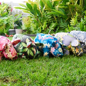 Pig Decor - Hawaiian Fabric, Pig Lover Gift, Farmhouse Shelf Tuck