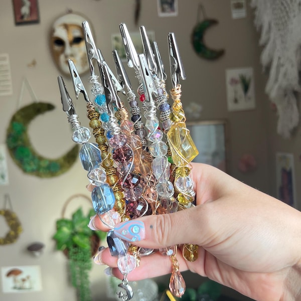 Beaded Clip - MYSTERY COLOR Wire Wrap Credit card clip - Cute ATM Card Clamp - cigarette holder - Fancy Bracelet Helper