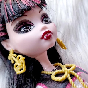 REDRESSED DRACULAURA Monster High Dolls for OOAK Doll Making / One Doll / 1 Doll mh