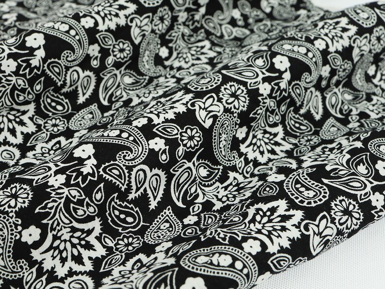 100/% Cotton Paisley Fabric Poplin Patchwork Sewing DIY 148cm wide sold by the yard BLACK
