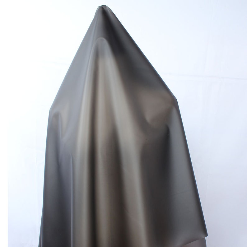 Tissu en TPU noir mat givré Imperméable Imperméable Tissu en vinyle du concepteur créatif 138 cm de large par yard 0,2 mm d'épaisseur image 2