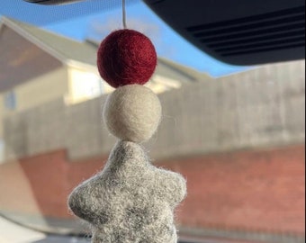 Difusor de coche con bola de fieltro: decoración ecológica para el espejo retrovisor.