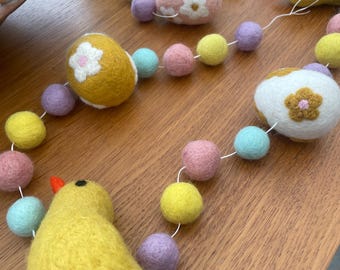 Handmade Easter Felted Garland: Pastel Spring Decor. Easter eggs and chicks