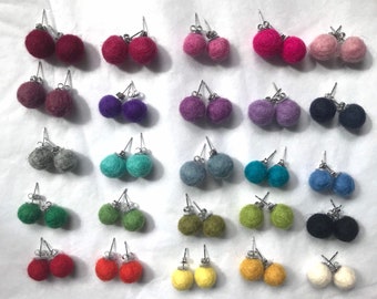 Pendientes de pompón de fieltro de colores / Joyas arcoíris / Regalo único de agradecimiento de cumpleaños