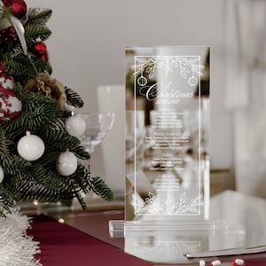 Zilveren kerstmenu met gepersonaliseerd detail - elegant decor voor de feestdagen