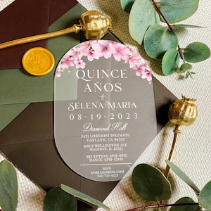 Invitación simple de Quinceañera arqueada / Invitación Mis Quince / Invitación de Quinceañera de acrílico esmerilado CON CORONA