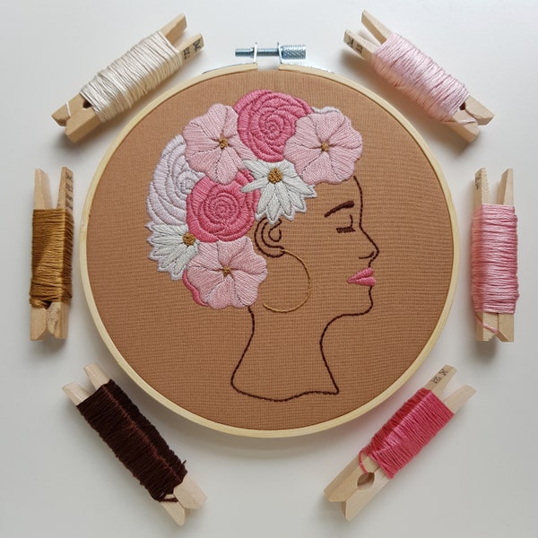 PDF DIGITAL DOWNLOAD only. Embroidery Pattern, Template and Tutorial 'Summer Queen'. Beginner Level. For 6"/15 cm size hoop.