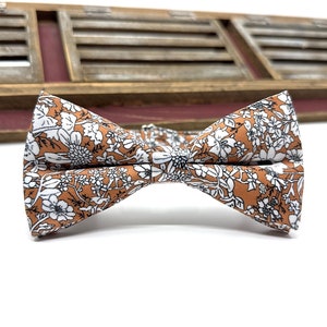 Floral Bowtie: Pale Copper Wedding Groomsmen Bowtie