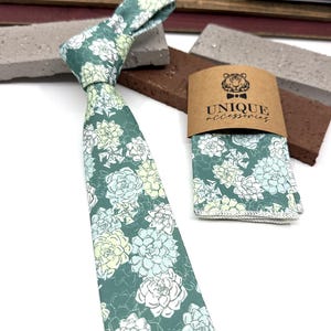 Sage Green Floral Necktie: Men&#39;s Wedding Groom Groomsmen Tie