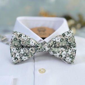Dusty Green Floral Bow Tie: Rustic Wedding Groom Tie