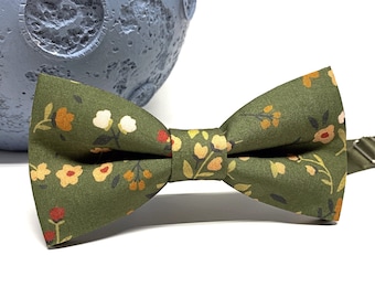 Olive green bow tie, Floral bow tie, Groom bow tie, Wedding gift, Ring bearer outfit, Mens bow ties, Groomsmen bow ties, Wedding bow ties