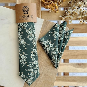 Dark Green Floral Skinny Tie: Rustic Wedding Groomsmen Gift